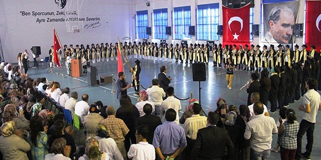 Sağlık lisesi mezunlarını verdi