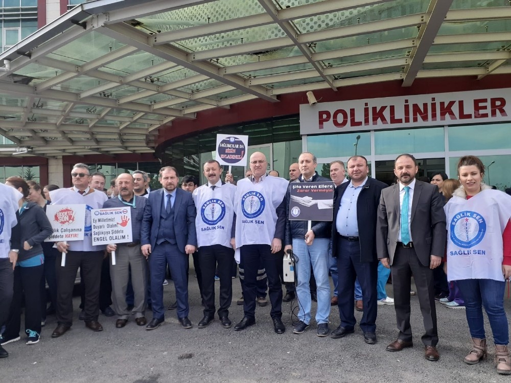 Sağlık memuruna yapılan saldırıya tepki 