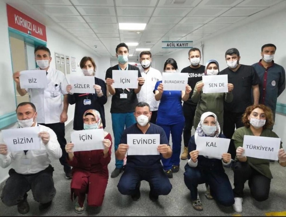 Sağlık personelinden vatandaşlara anlamlı çağrı 