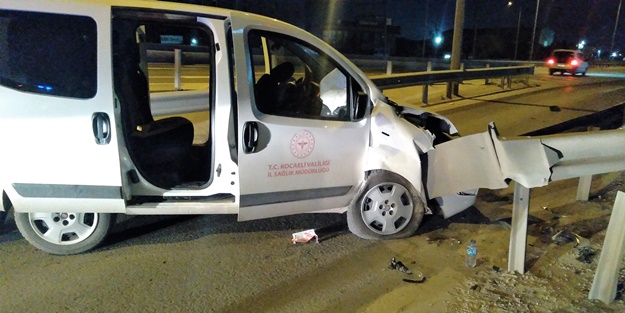 Sağlık personelini taşıyan araç kaza yaptı... Yaralılar var