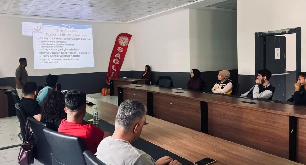 Sağlık personelinin eğitimi devam ediyor