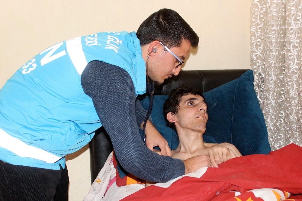 Sağlık personelleri evlere şifa götürüyor 