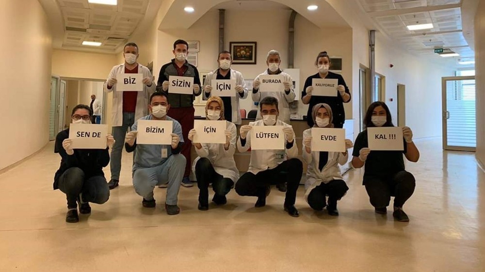 Sağlık personellerinden vatandaşlara 