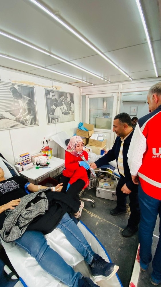 Sağlık Sen’den Kızılay kan bağış aracına ziyaret 