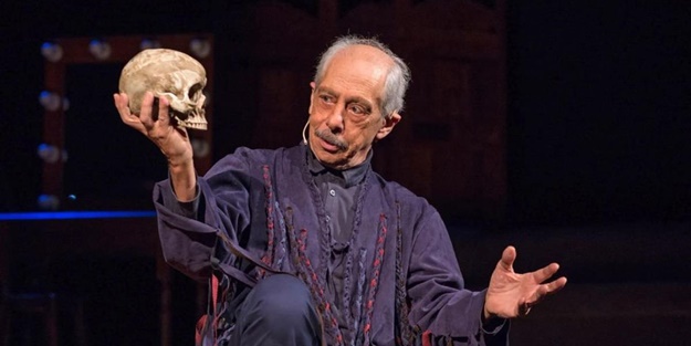 Biri şu adama her insanın ölümlü olduğunu hatırlatsın!