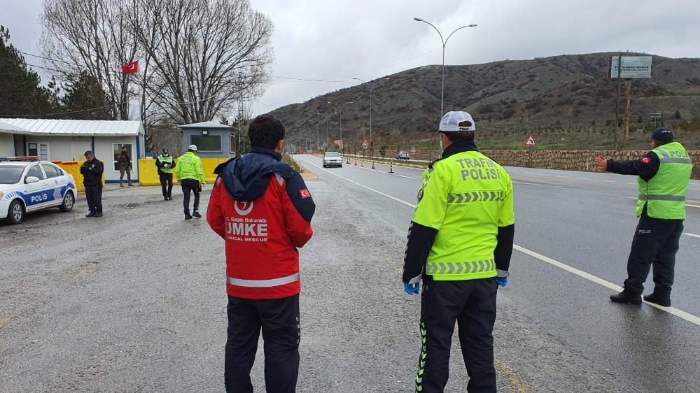 Sağlık ve polis ekiplerinden korona denetimi 