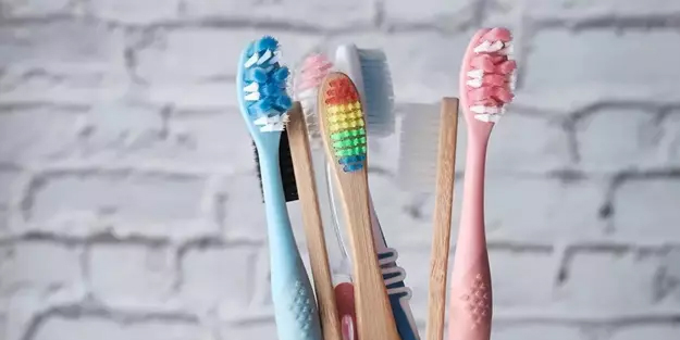 Sağlık açısından zararlı! Sağlıklı sanıyorsunuz ama... Diş fırçasını böyle saklamayın! Böyle saklayan yandı