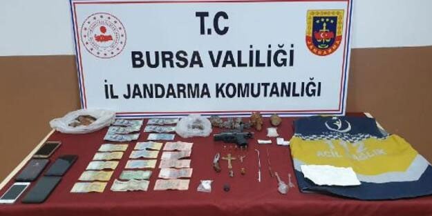 Sağlıkçı yeleği giyip tarihi eser kaçırdılar