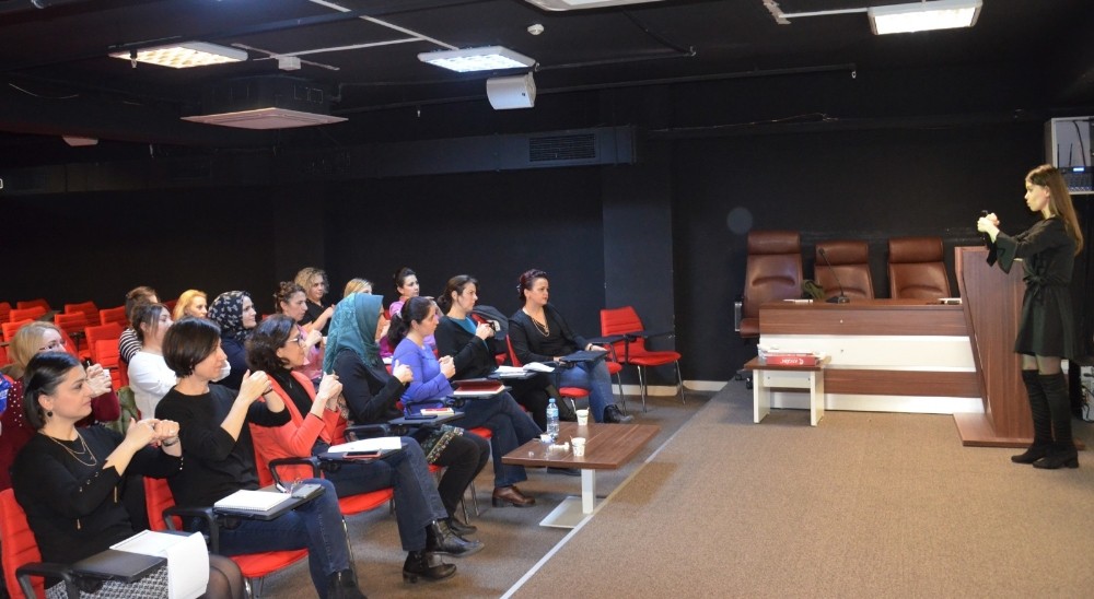 Sağlıkçılar işaret dili öğreniyor 