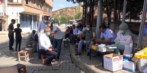 Sağlıkçılardan büyük fedakarlık! Kahve kahve gezip aşı yaptılar