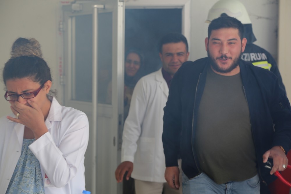 Sağlıkçılardan gerçeğini aratmayan yangın tatbikatı 