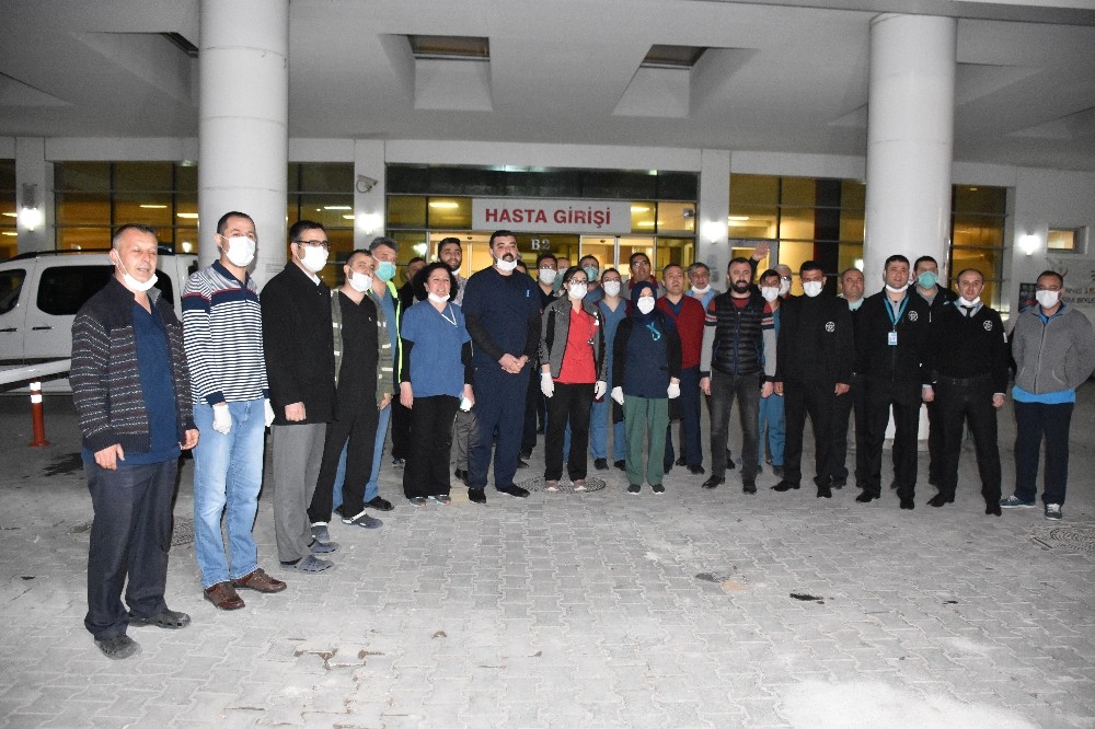 Sağlıkçılardan vatandaşlara “evde kalın” mesajı 