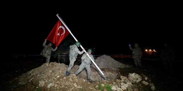 Şah Fırat'ı bir de 'Diriliş Marşı' eşliğinde izleyin