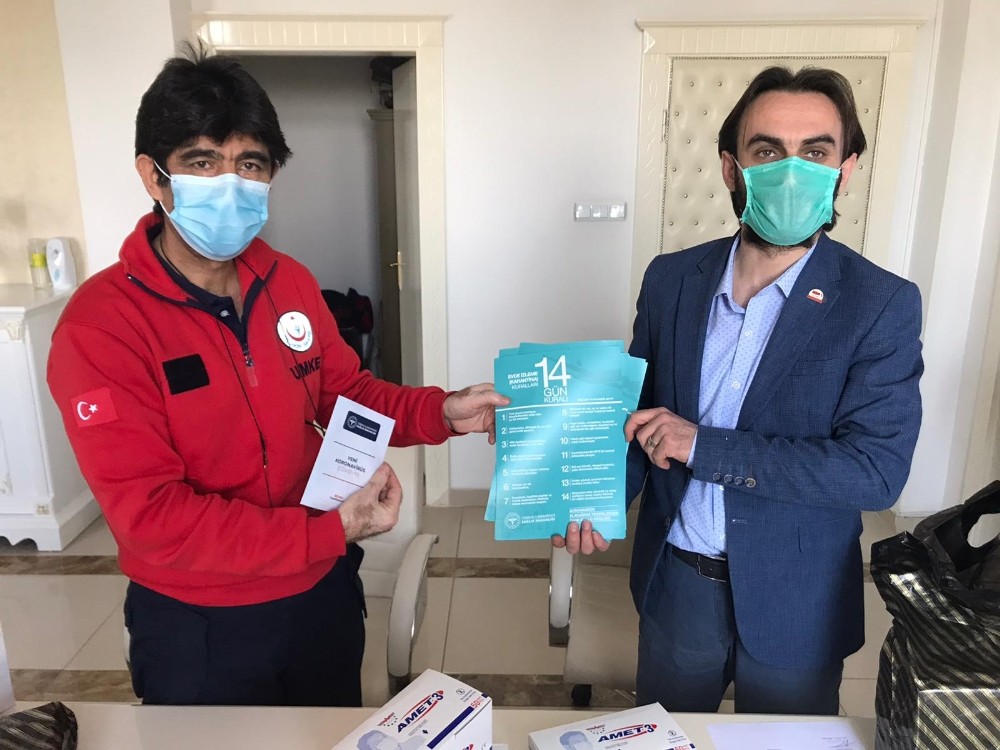 Sahada çalışan gazetecilere hijyen malzemesi 