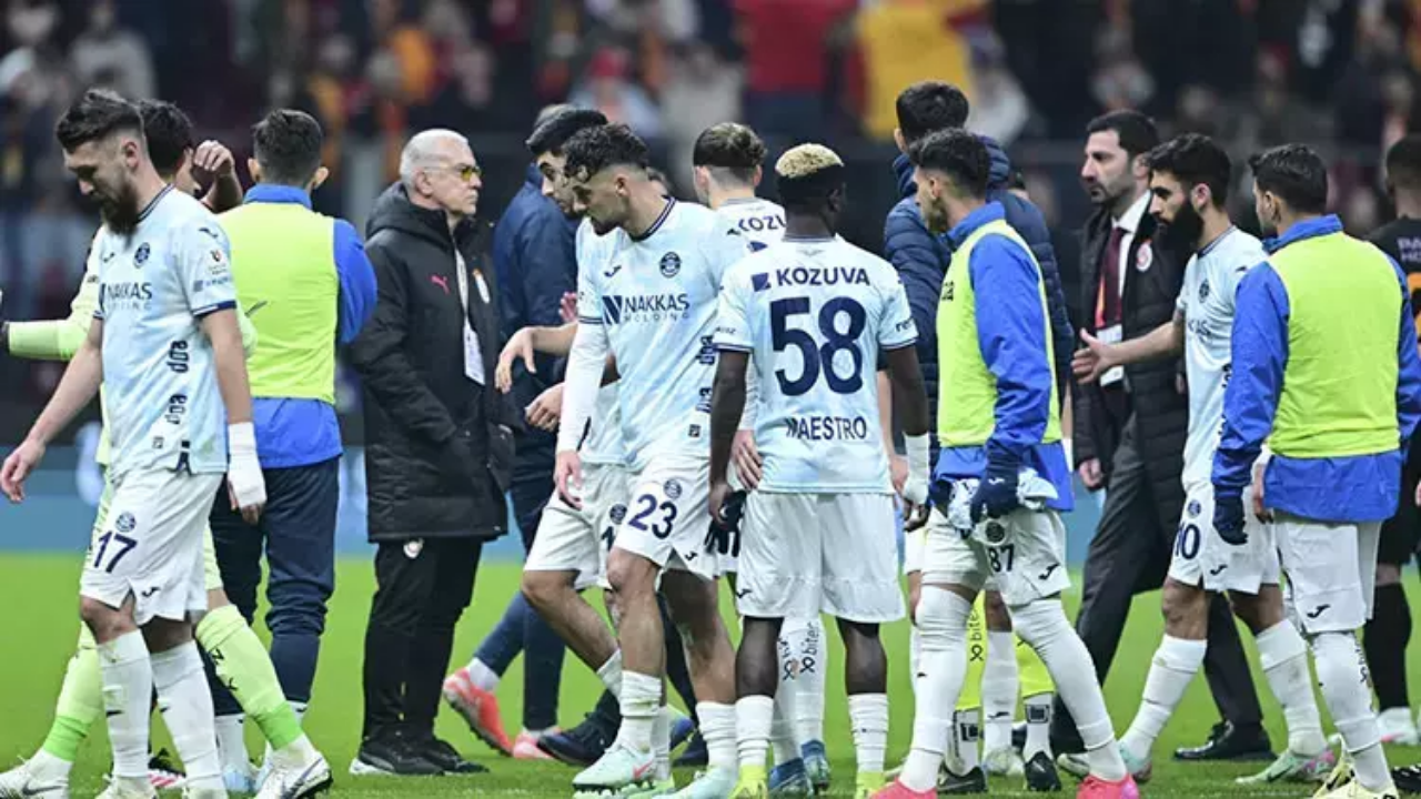 Sahadan çekilen Adana Demirspor’un cezası belli oldu