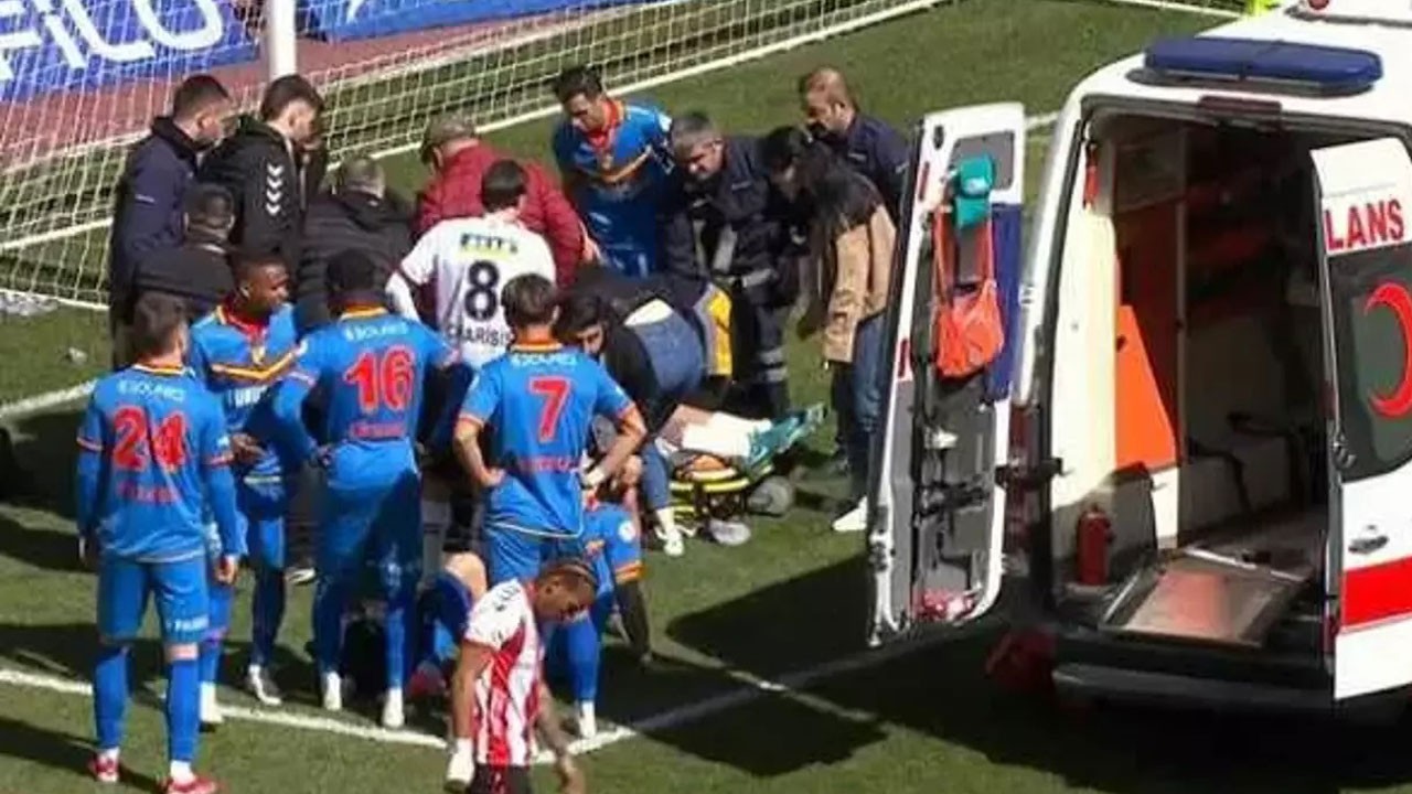 Sahaya apar topar ambulans girdi! Süper lig maçında korkutan olay