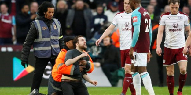 Sahaya dalan taraftarlara tarihi ceza!