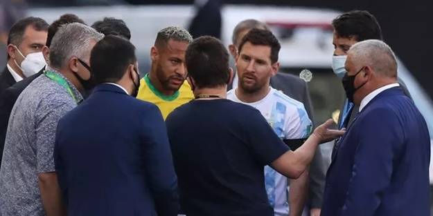 Sahaya müdahale! Maç durduruldu