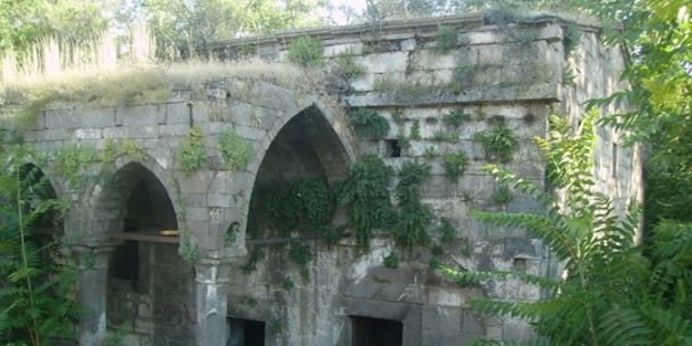 Sahibinden satılık kilise!