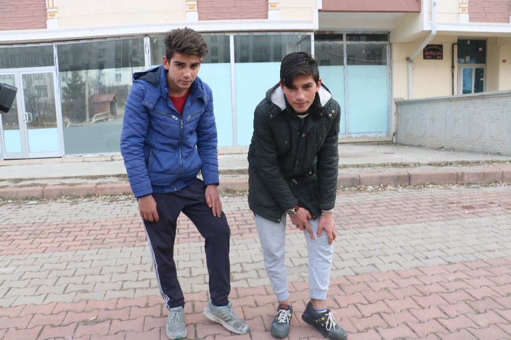 Sahibinin serbest bıraktığı pitbull 3 çocuğa saldırdı 
