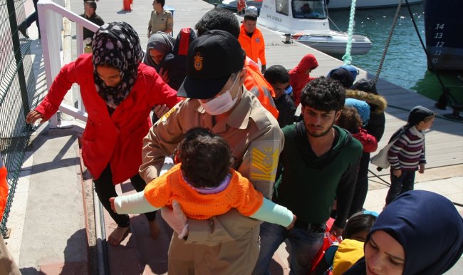 Sahil Güvenlikten 7 günlük bebeğe umut eli