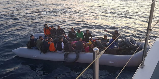 Sahil Güvenlik'ten 'lastik bot' operasyonu! 61 kişi yakalandı