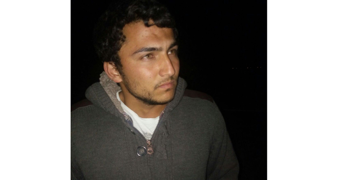 Sahilden çaldığı kumu polislerin önüne döktü