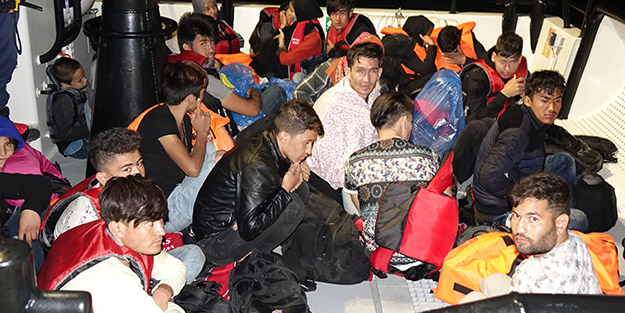 Sahilden denize açılan 46 kişi yakalandı