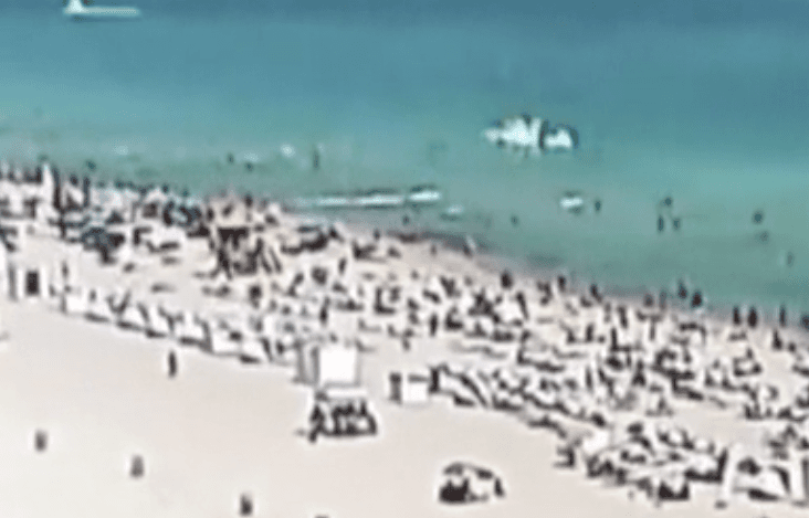 Sahile helikopter düştü! Yaralılar var