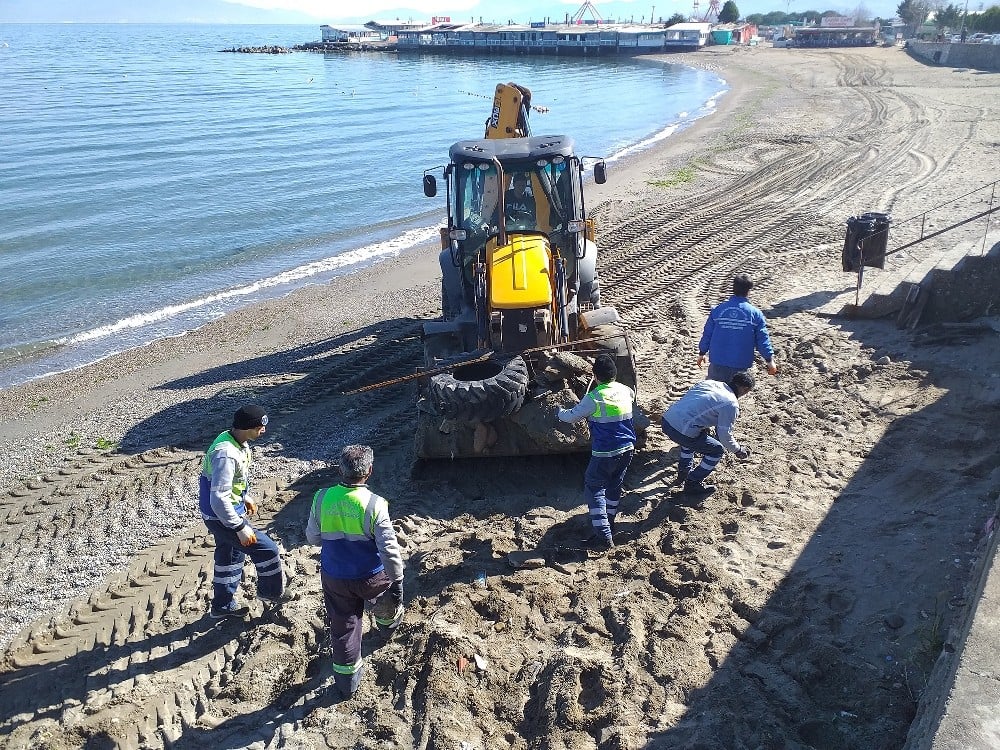 Sahillerde mesai erken başladı 