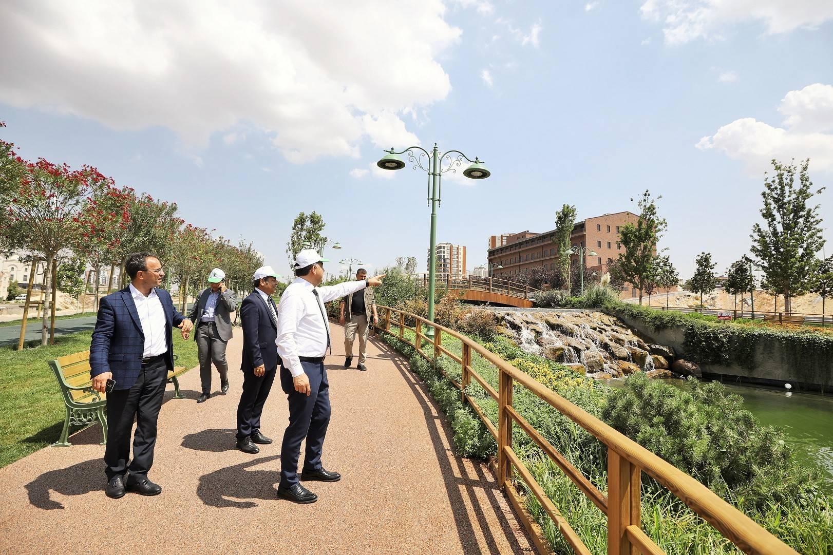 Şahin: Şehitkamil Belediyemizin harika hizmetleriyle tanıştık