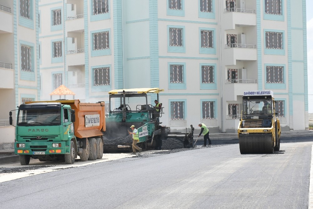 Şahinbey Belediyesi asfalt çalışmalarını tüm hızıyla ...