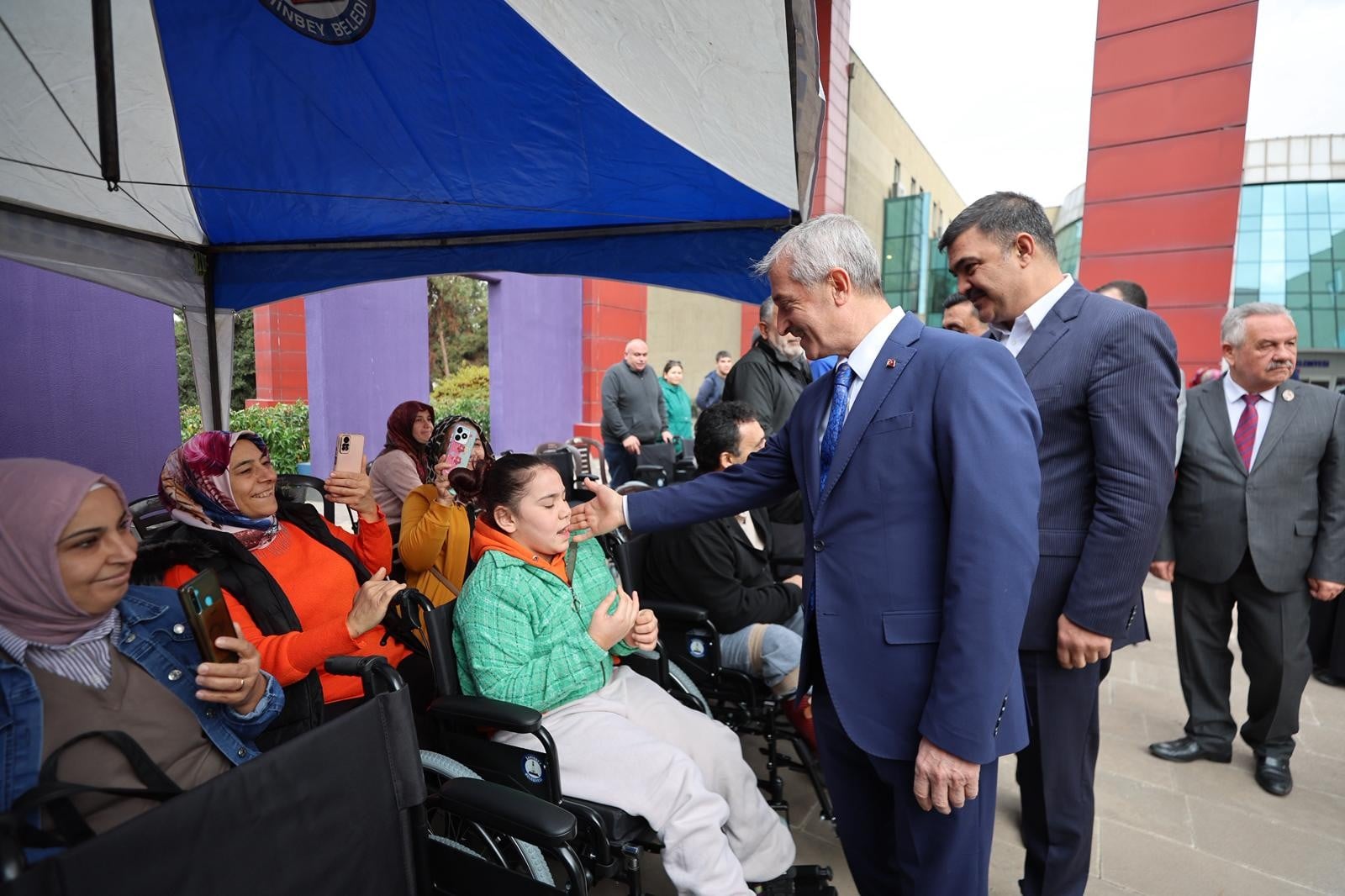 Şahinbey Belediyesi'nden 4.581 engelli vatandaşa akülü ve manuel tekerlekli sandalye