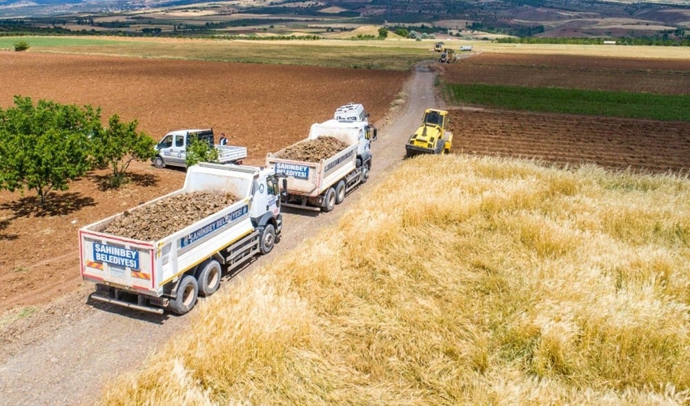 Şahinbey’de tarlalara yol açılıyor 