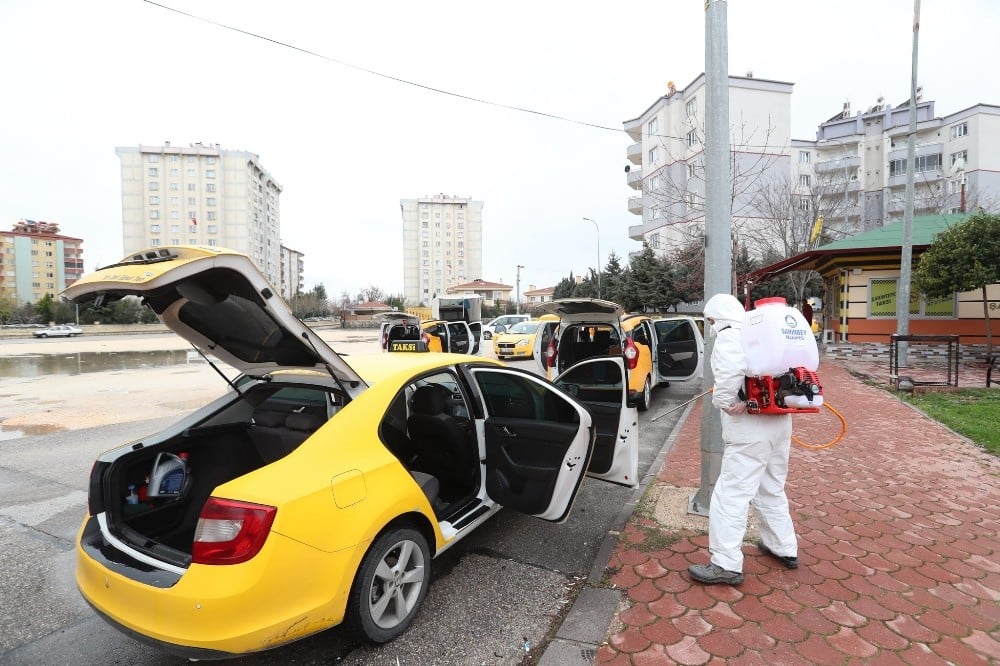 Şahinbey’deki taksiler ve taksi durakları dezenfekte edildi 