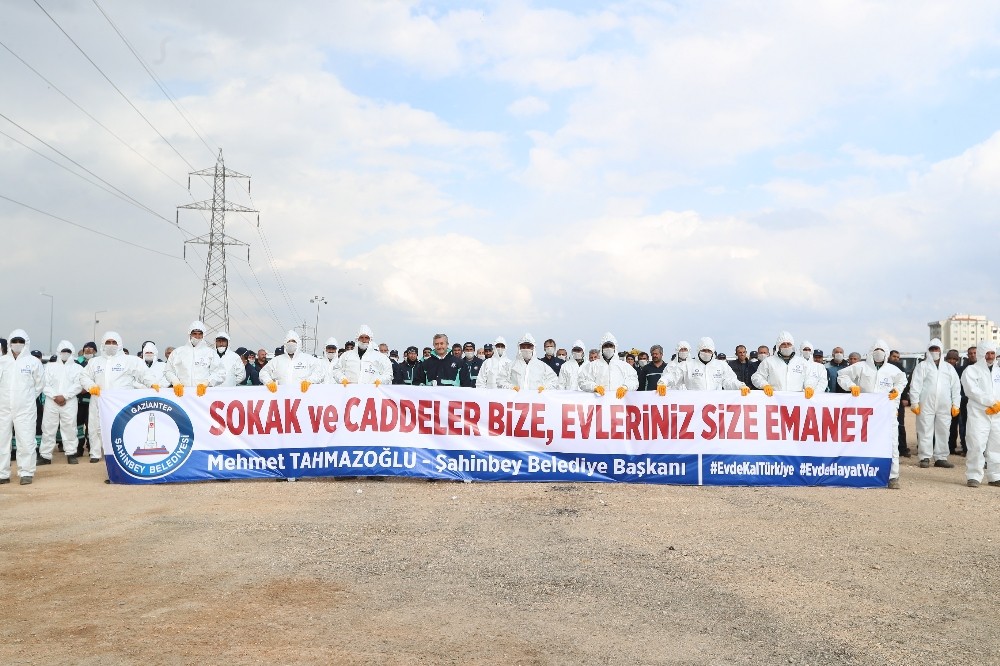 Şahinbey’den dezenfekte personeline ikramiye 