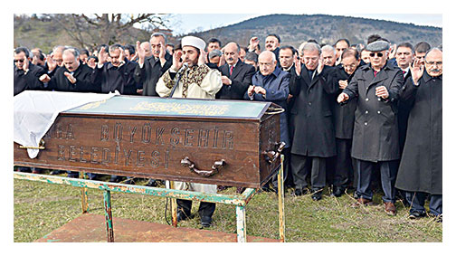 Şahin’in eşi dualarla toprağa verildi