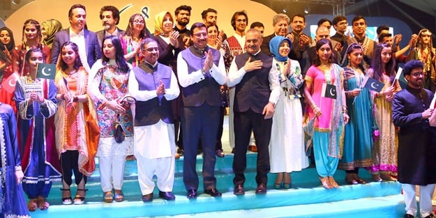 Sahne dost ülke Pakistan'ın