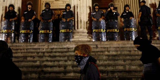 Sahne farklı, senaryo aynı!