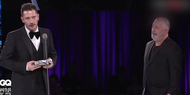 Sahnede tansiyon yükseldi... Cem Yılmaz'ı böyle azarladı