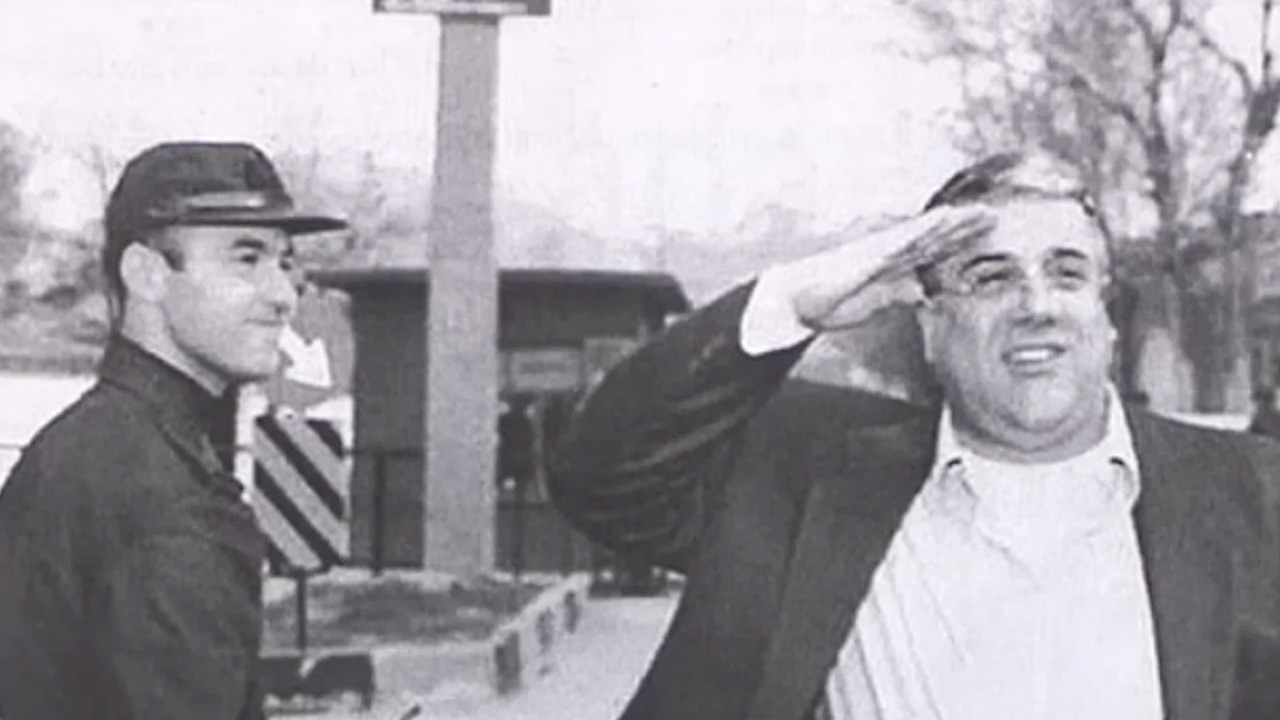 Sahte diploması yakalanan Devlet Bakanı Bahattin Şeker'i asker ocağına götüren haberi