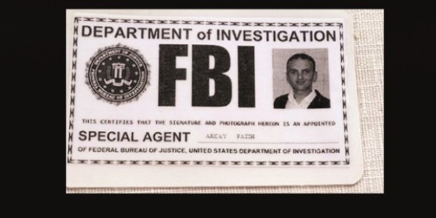 Sahte 'FBI' kimliğiyle yakalanan FETÖ'cü, öğretmen çıktı!