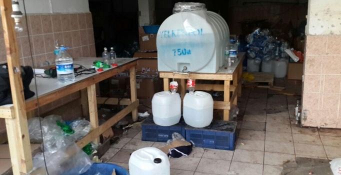 Sahte içki operasyonu: 10 ton şişe ele geçirildi