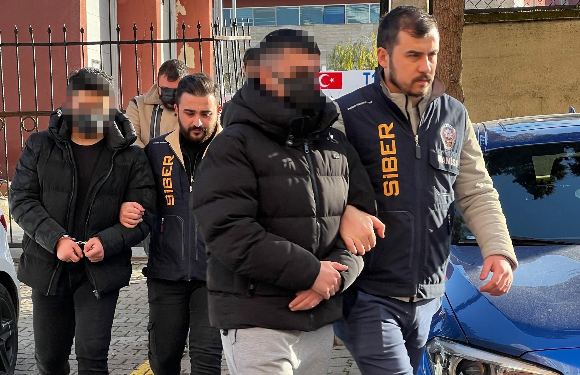 Sahte internet sitesi üzerinden otomobil dolandırıcılarına darbe: 5 kişi tutuklandı