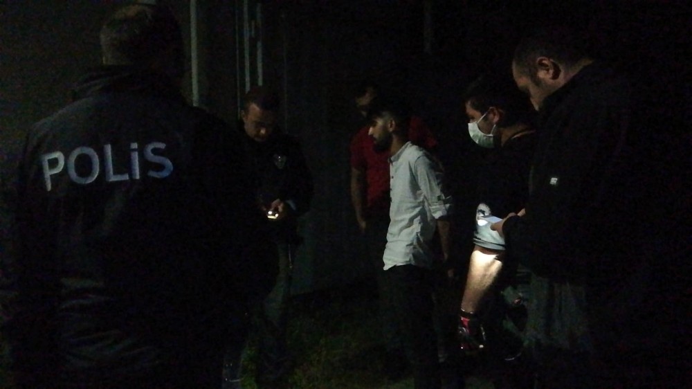 Sahte plakalı araçla trafiği tehlikeye sokan 3 şahıs polisi alarma geçirdi 