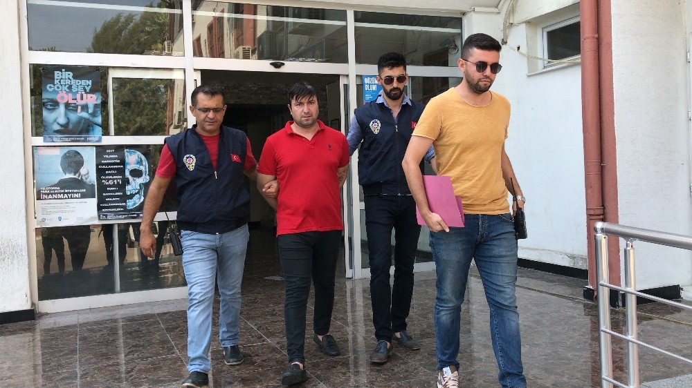 Sahte polis 6 ay boyunca kaldığı ev arkadaşlarını dolandırdı 