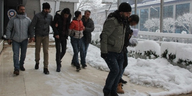 Sahte polisler 50 bin liralık vurgun yaptı!