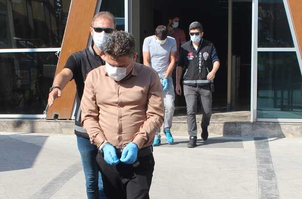 Sahte polisler yakayı ele verdi