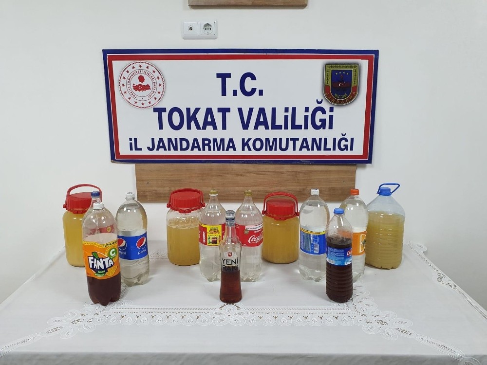 Sahte rakıları şişeleyemeden yakalandı 