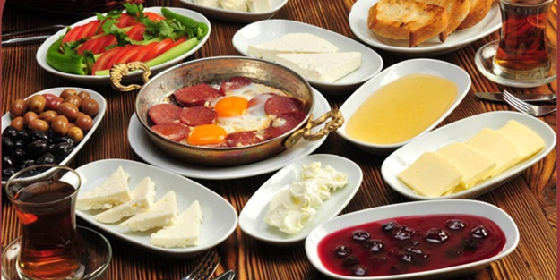 Sahur ve iftar vakitlerinde nasıl beslenmeliyiz?